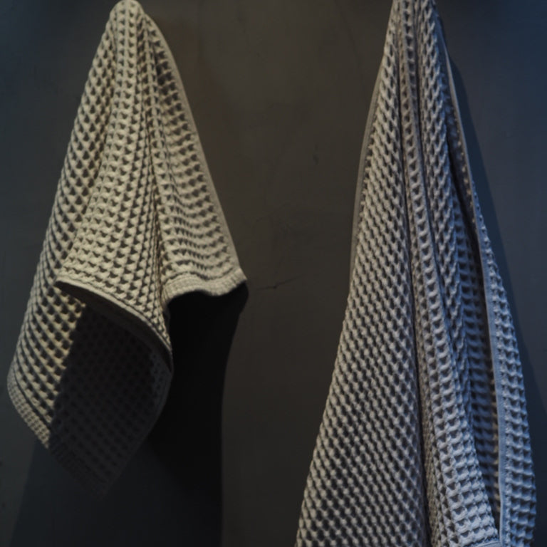 Waffle Q Bath Towel | Grey